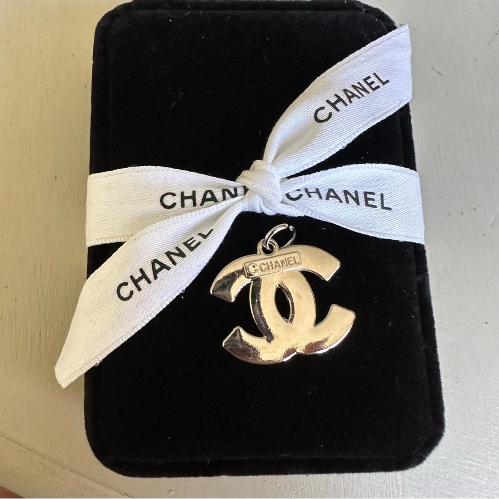 Chanel Silver Tone Metal Zipper Pull Button Charm. - Picture 2 of 3